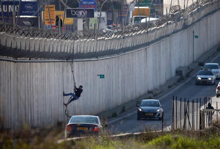 13 عاما على صدور مطالبة محكمة العدل الدولية بتفكيك جدار الضم والتوسع العنصري