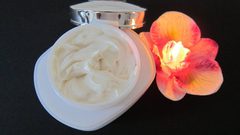 عزيزتي بإمكانك صنع كريمك الخاص