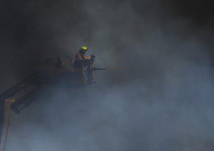 السواد يغلف سماء سيدني