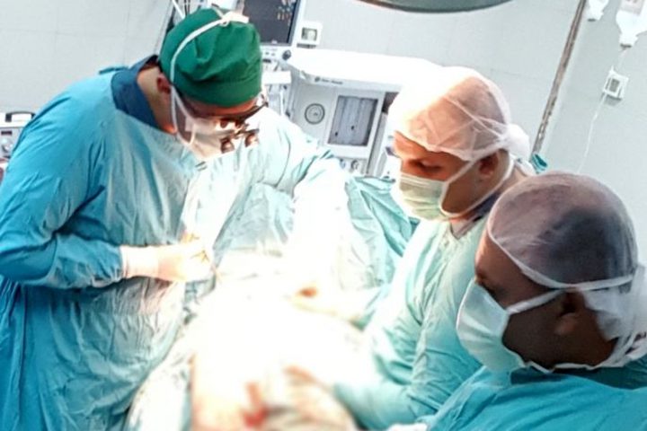 زراعة شريان لساق مريض كانت مهددة بالبتر