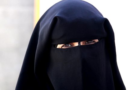 "بفاريا" الألمانية تعتزم حظر النقاب