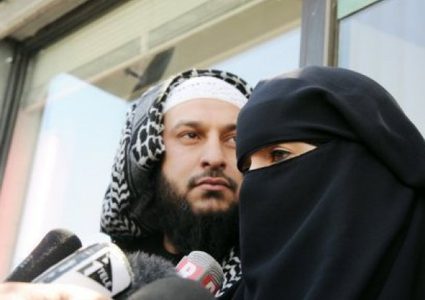 الصين تلاحق المسلمين الملتحين والمنقبات