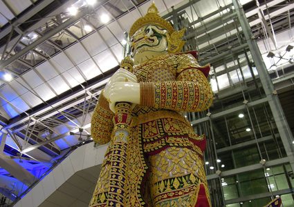 فلسطيني محتجز بمطار بانكوك يناشد السلطة الوطنية