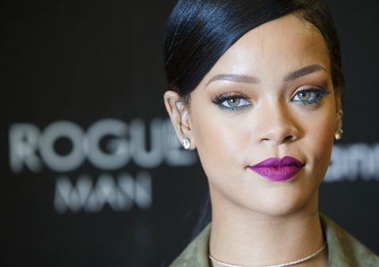 تكريم ريهانا من هارفرد لإسهامتها في علوم السرطان والتعليم