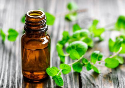 فوائد زيت النعناع للبشرة