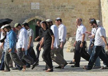 مستوطنون يقتحمون الأقصى بحراسات مشددة