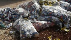 تاجر يبلغ الضابطة الجمركية عن منتجات منتهية الصلاحية لديه