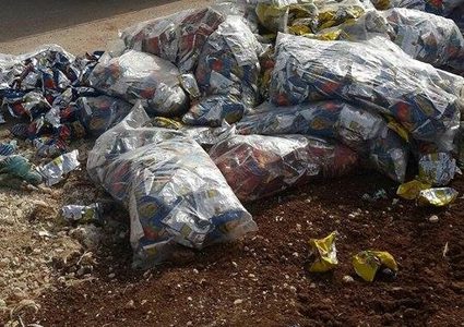 تاجر يبلغ الضابطة الجمركية عن منتجات منتهية الصلاحية لديه