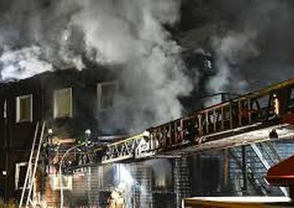 12 إصابة بحريق في أكبر مركز لجوء بالسويد