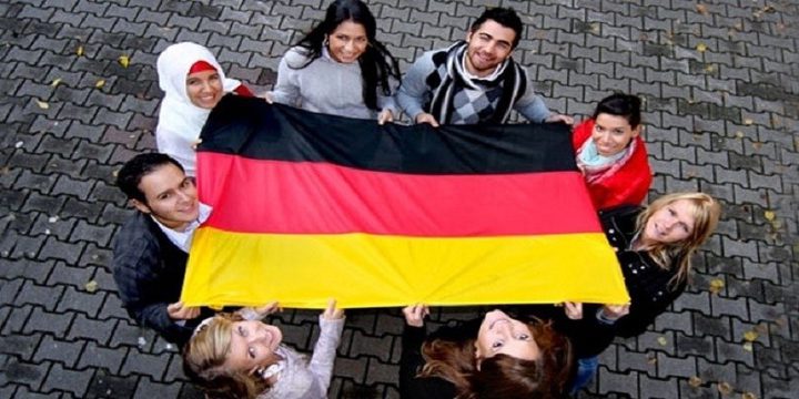 المانيا تحفز اللاجئين لمغادرة اراضيها