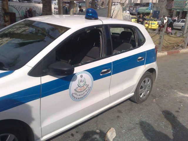 مواطن يحرق نفسه في محكمة طوباس