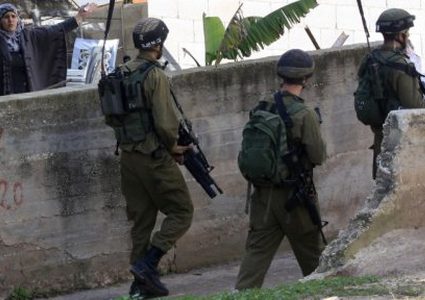 الاحتلال يداهم منازل في جنين والخليل