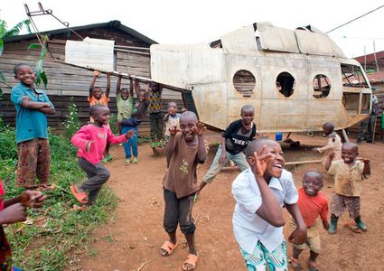 فقراء الكونغو يحققون حلمهم بالطيران