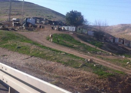 "الخان الاحمر" .. أثر بعد عين  (صور)