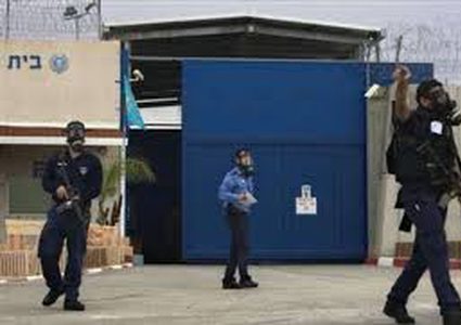 إغلاق ملف شرطي احتلالي تبول على أسير