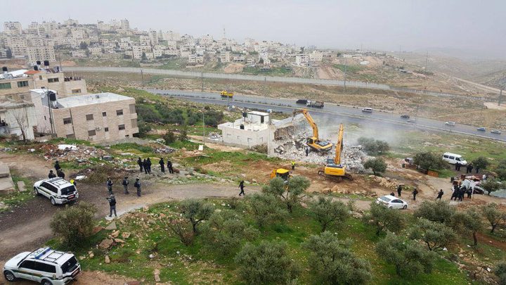 الاحتلال يهدم مبني سكني بالقدس