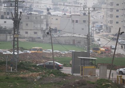 حواجز على مدخل "الفوار" (صور)