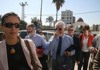 وفد أوروبي يطلع على اوضاع مسافر يطا بالخليل