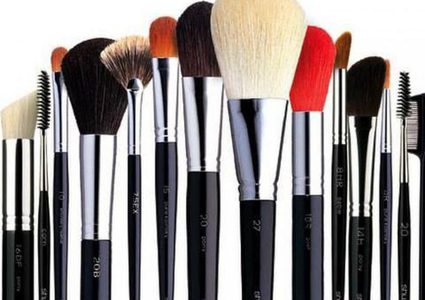 لتنظيف فرشاتك بسهولة