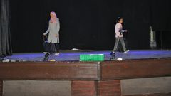 مسرحية"أفتح الحقيبة" تحاكي الواقع الفلسطيني