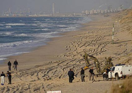الاحتلال يتحدث عن سقوط صاروخ على شاطئ عسقلان