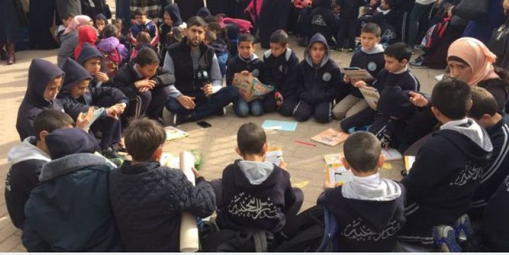 طلاب مقدسيون يتلقون تعليمهم بالعراء