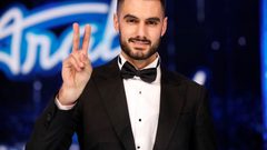 محبوب العرب يصل أرض الوطن ويعد بمفاجآت
