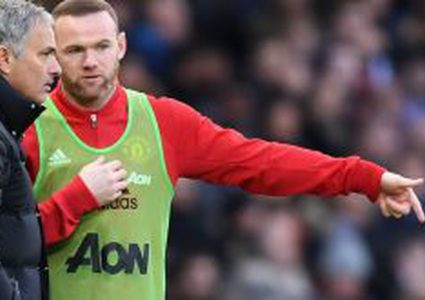 تمديد عقد روني وإبراهيموفيتش مع مانشستر يونايتيد