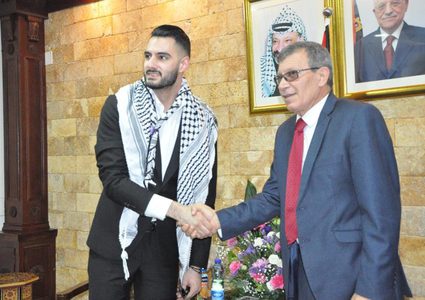 محبوب العرب يصل الوطن (صور)