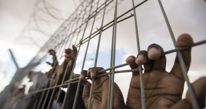 أسيران ينهيان ربع قرن في السجون