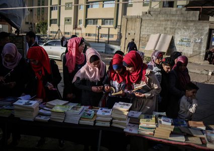 افتتاح أول معرض للكتب المستعملة في غزة