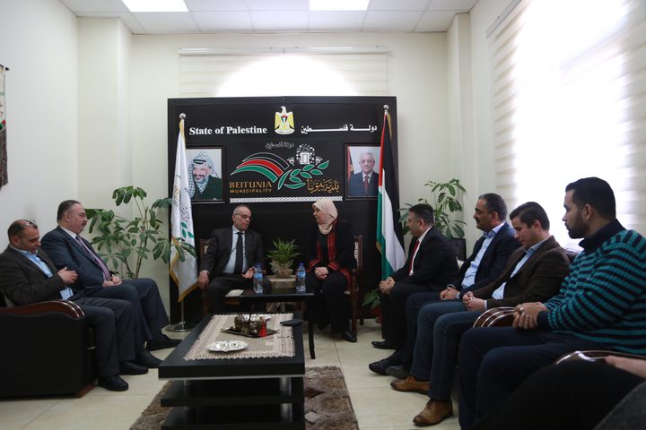 فتح دائرة للسير في بيتونيا