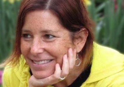 كاتبة أمريكية مصابة بالسرطان تبحث عن زوجة لزوجها