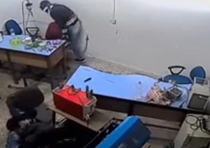 حدث في الخليل... سطو على مشغل ذهب "فيديو"