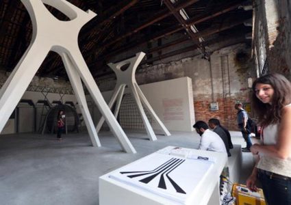 الكويت تفتتح بينالي النحت بمشاركة فنانين عالميين