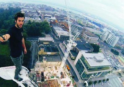 شاب يلتقط سيلفي قاتل في دبي