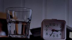 وضع كأس ماء بجانبك اثناء النوم يضر بصحتك