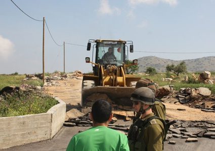 إسرائيل تواصل تجريف الأراضي الزراعية في النقب