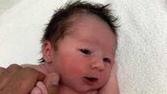 ساعتان ونصف لتصفيف شعر رضيعة كل يوم