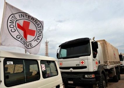 متطرفون يعترضون حافلة تقل أهالي أسرى