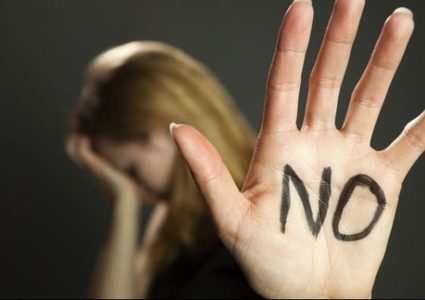 العنف ضد المرأة... ثقافة مجتمعية أم جرائم فردية؟