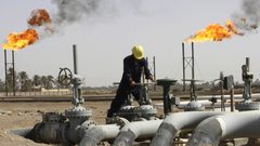 النفط يسجل أدنى سعر له منذ مطلع العام