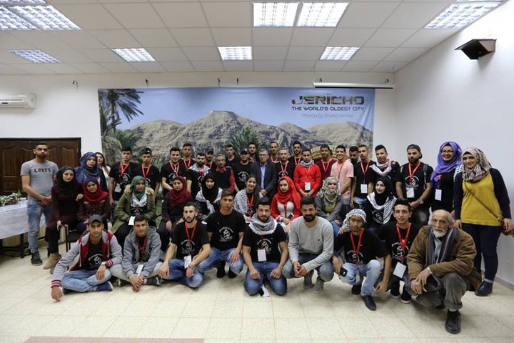 محافظ أريحا يلتقي المشاركين في مخيم اخوة دلال الاول