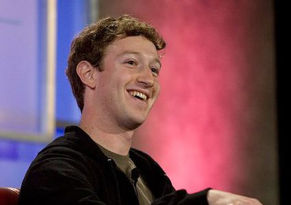 مارك يحصل على شهادته الجامعية بعد 12 عاما