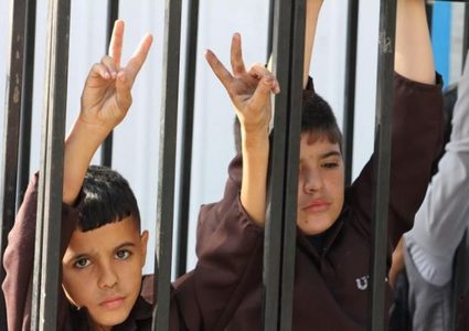 300 طفل في سجون الإحتلال
