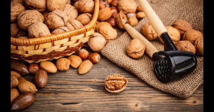 دراسة: تناول الجوز يساعد على تحسين خصوبة الرجال