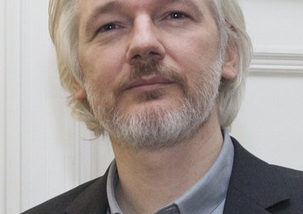 أسانج أولويتنا الإستفادة من تسربيات السي اي ايه