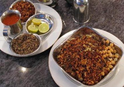 مصري يفتتح مطعم "كشري النيل" في غزة