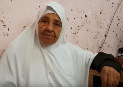 ستينية تكسر الحواجز وتلتحق بمقاعد الدراسة في طولكرم