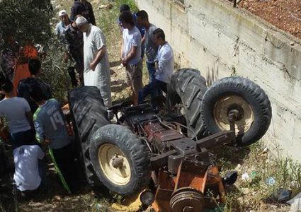 إصابة مواطن إثر انقلاب جرّار زراعي في بيت أمر